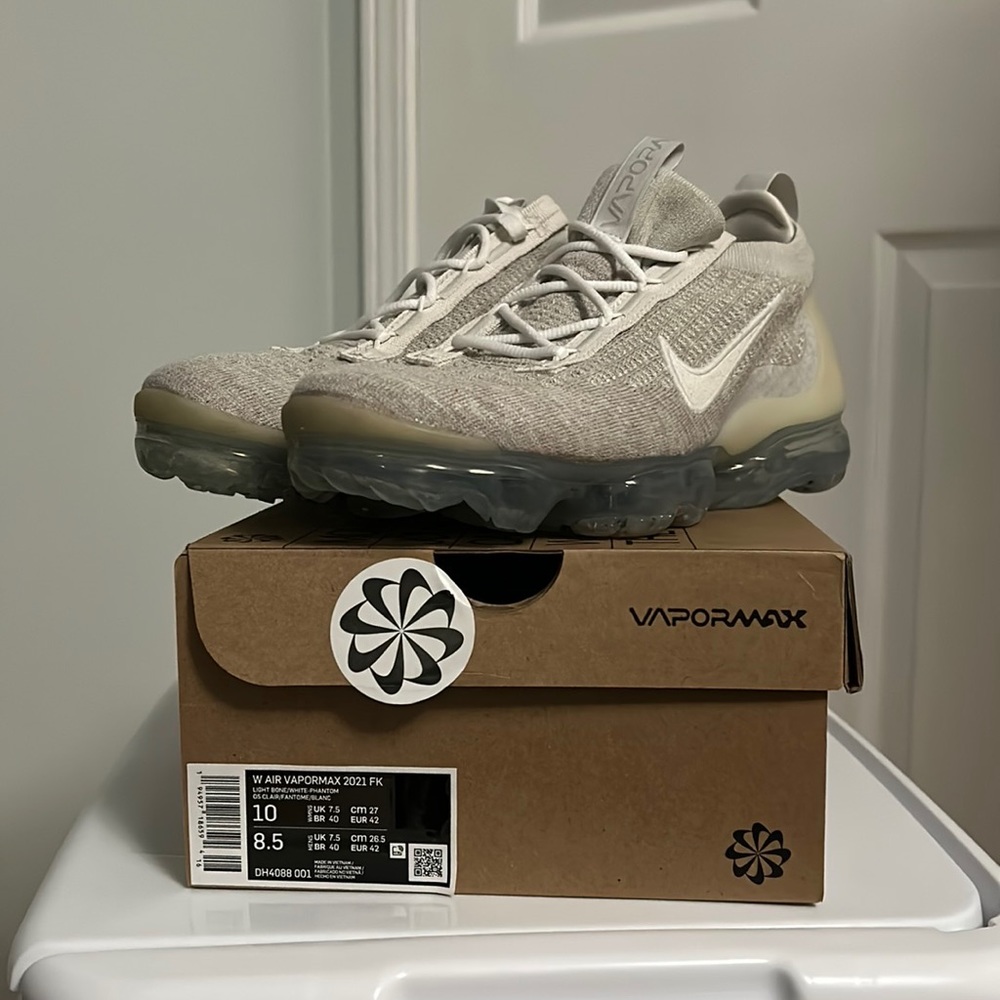 Women’s light bone vapormax 2021 flyknit